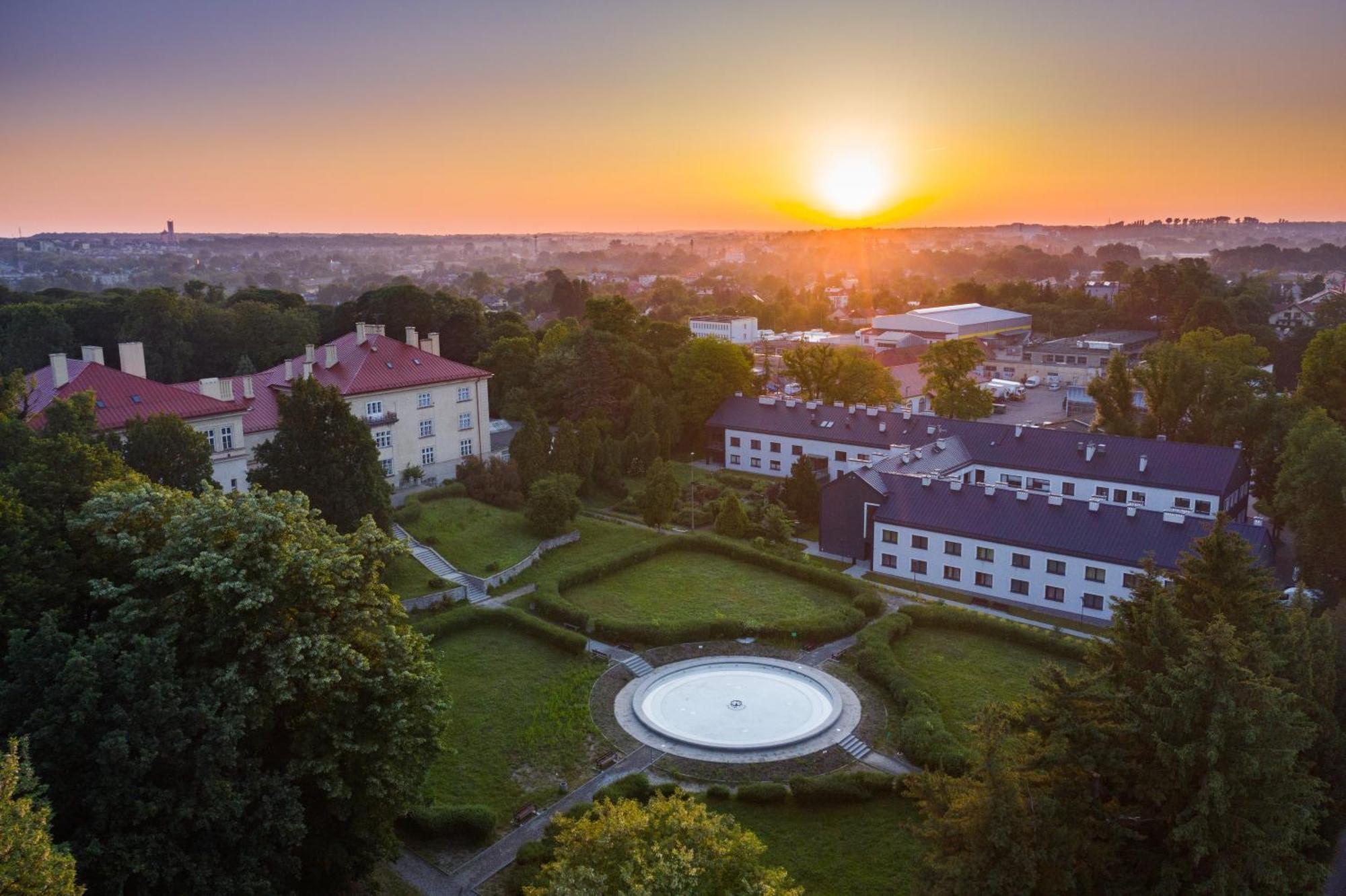 Centrum Rehabilitacji Spolecznej I Zawodowej Zaz Sloneczne Wzgorze Tarnów Exterior foto